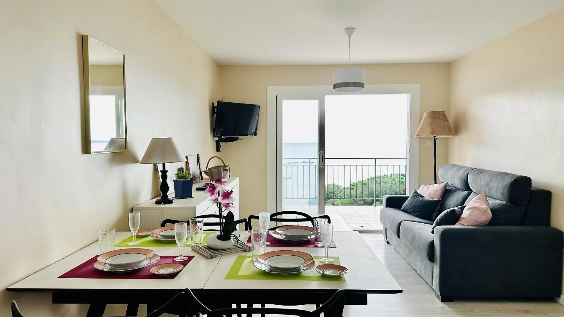Apartment 3385 Alarona B B4, Vistas Inmillorables A La Cala Playa De Canyelles. Para Relarse Y Disfrutar De La Brisa Del Mar. - Es-258-143 Roses
